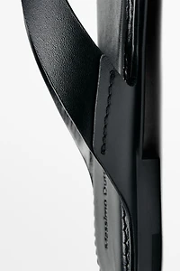 Flat leather sandals