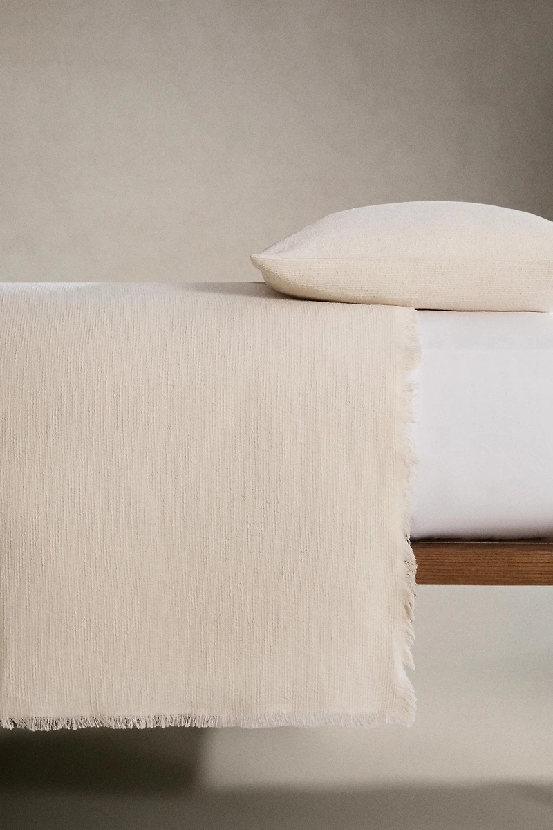TEXTURED BEDSPREAD