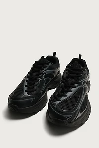 CHUNKY SOLE SNEAKERS