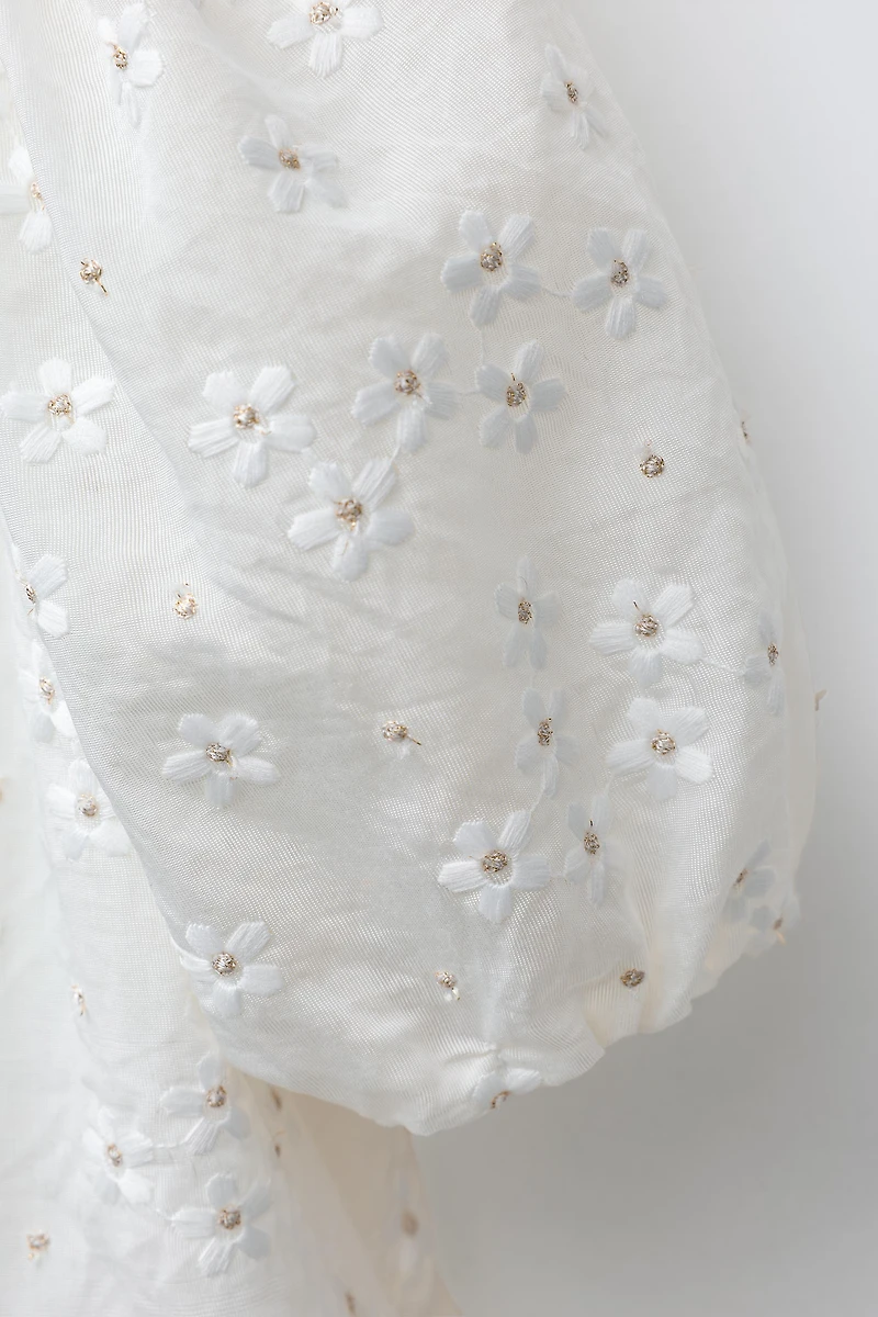 ROBE EN ORGANZA À MARGUERITES BRODÉES