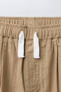 STRAIGHT TEXTURED PLEATED PANTS