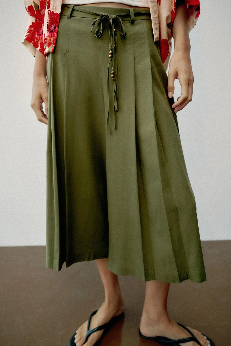 BEADED BELT LONG SHORTS