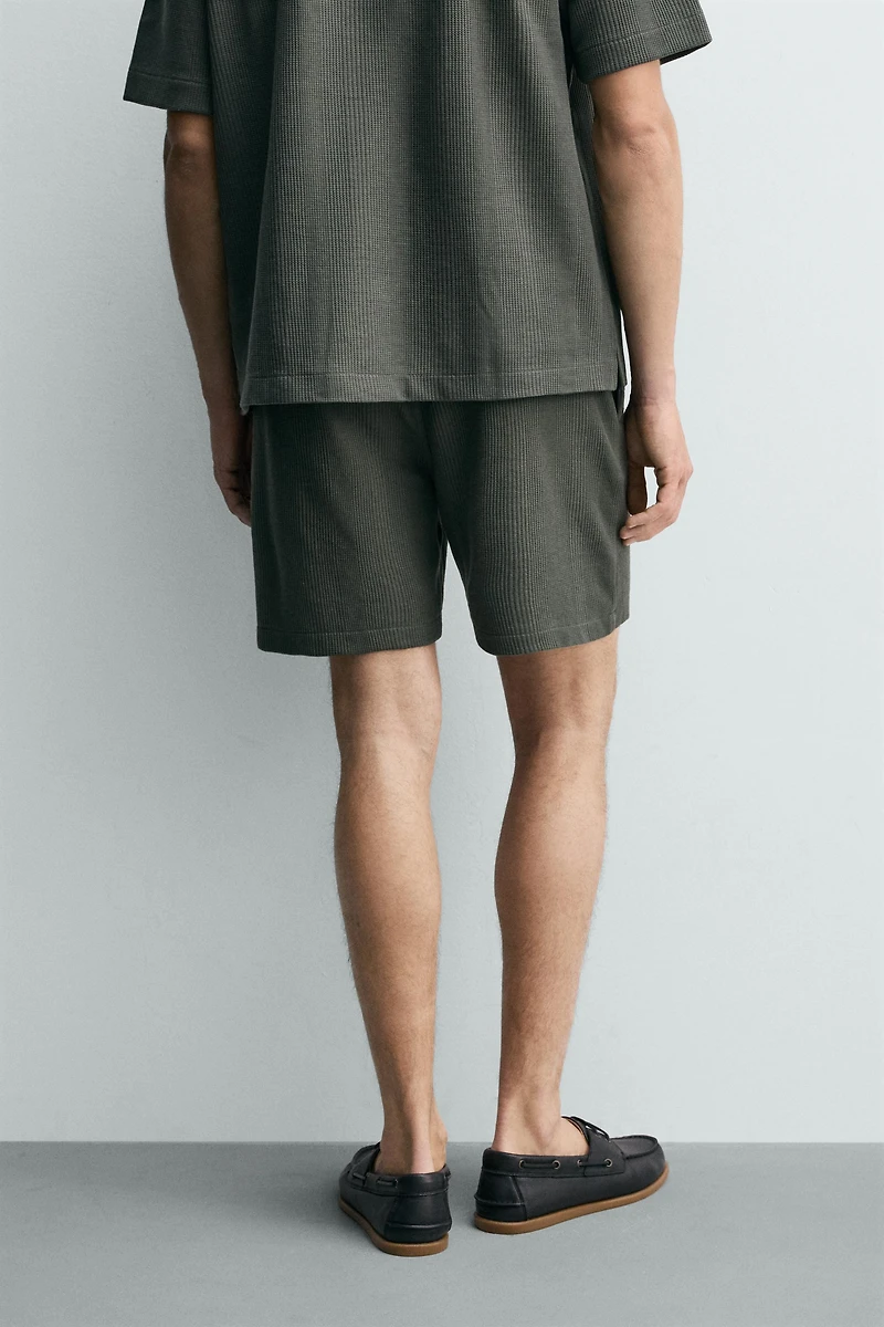 RELAXED FIT STRUCTURED SHORTS