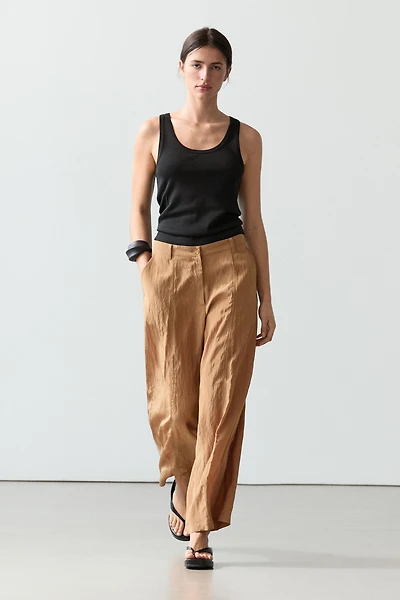 Lightweight barrel fit trousers