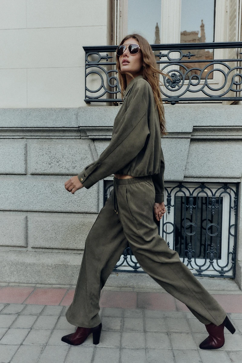 PANTALON LARGE À TAILLE ÉLASTIQUE