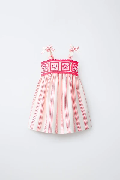 ROBE BRODÉE À RAYURES