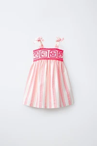 ROBE BRODÉE À RAYURES