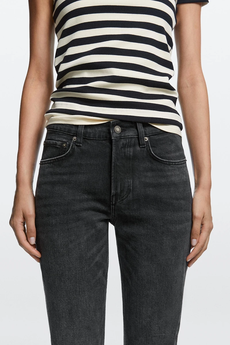 Mid-waist slim fit cropped jeans