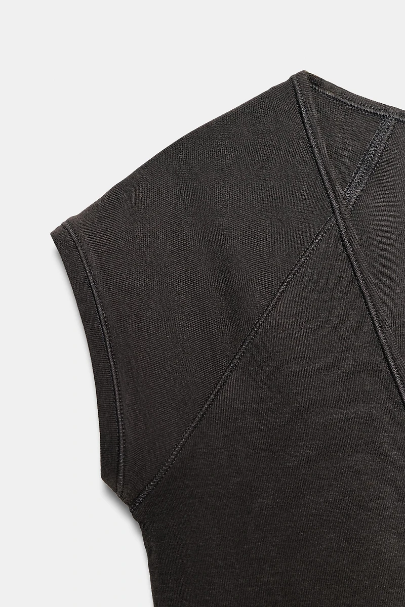 V-NECK TOP