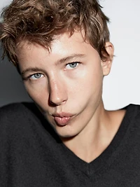 Knit 100% cashmere V-neck sweater