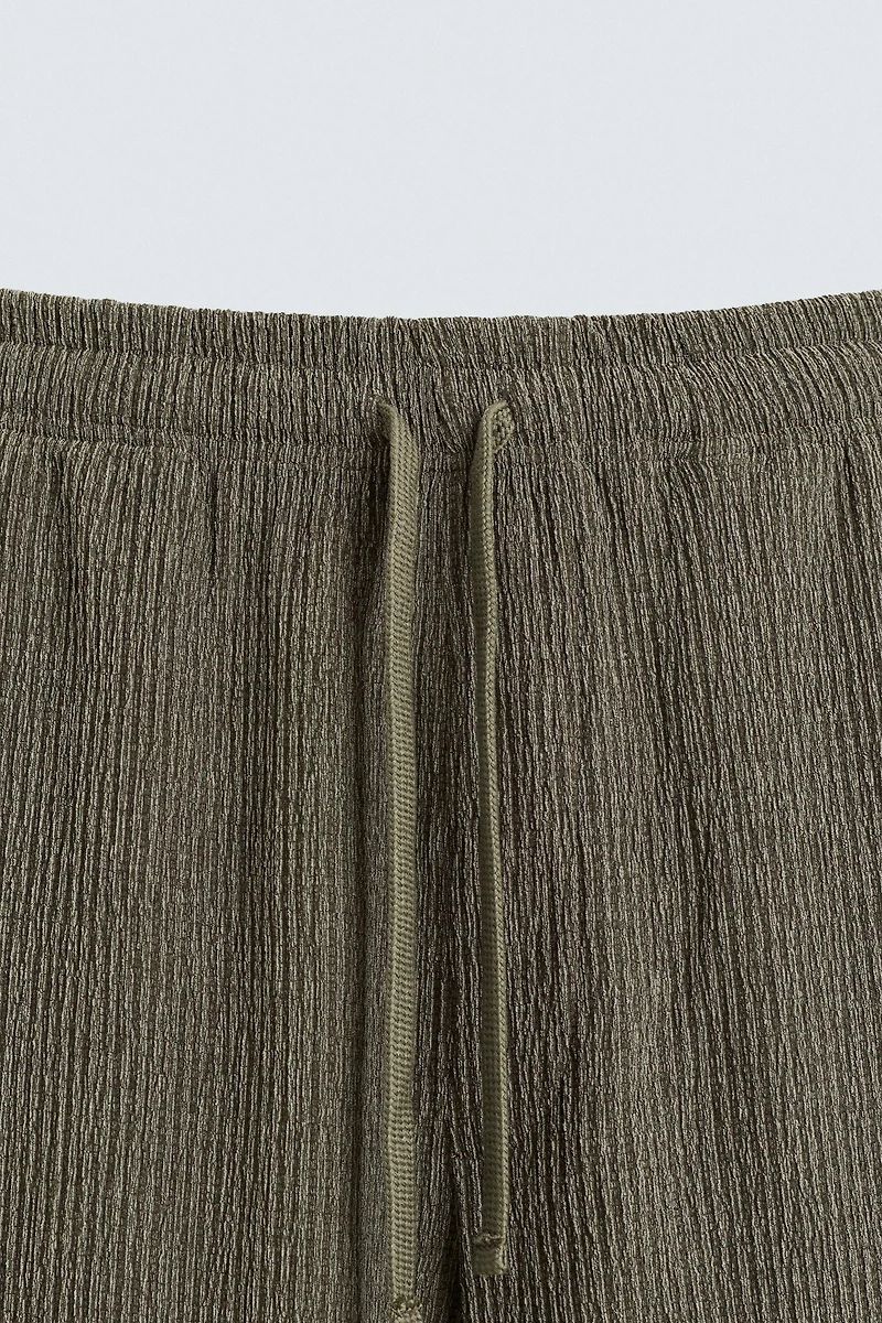 TEXTURED RELAXED FIT SHORTS