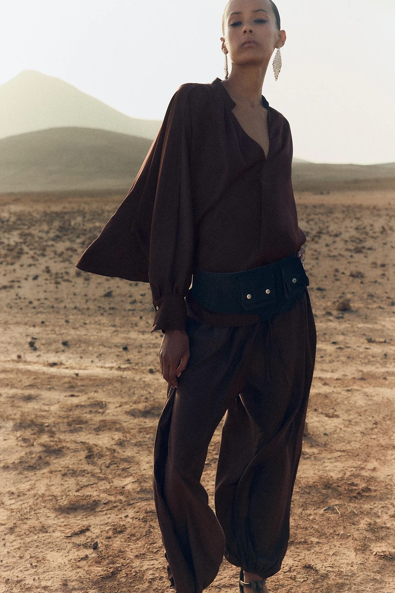 BLOUSE SATINÉE MANCHES CAPE