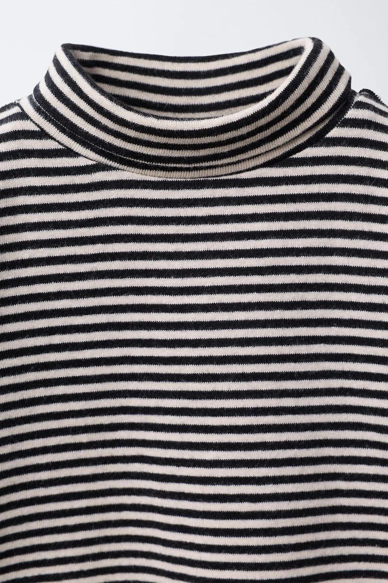 TURTLENECK TOP