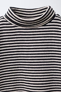 TURTLENECK TOP