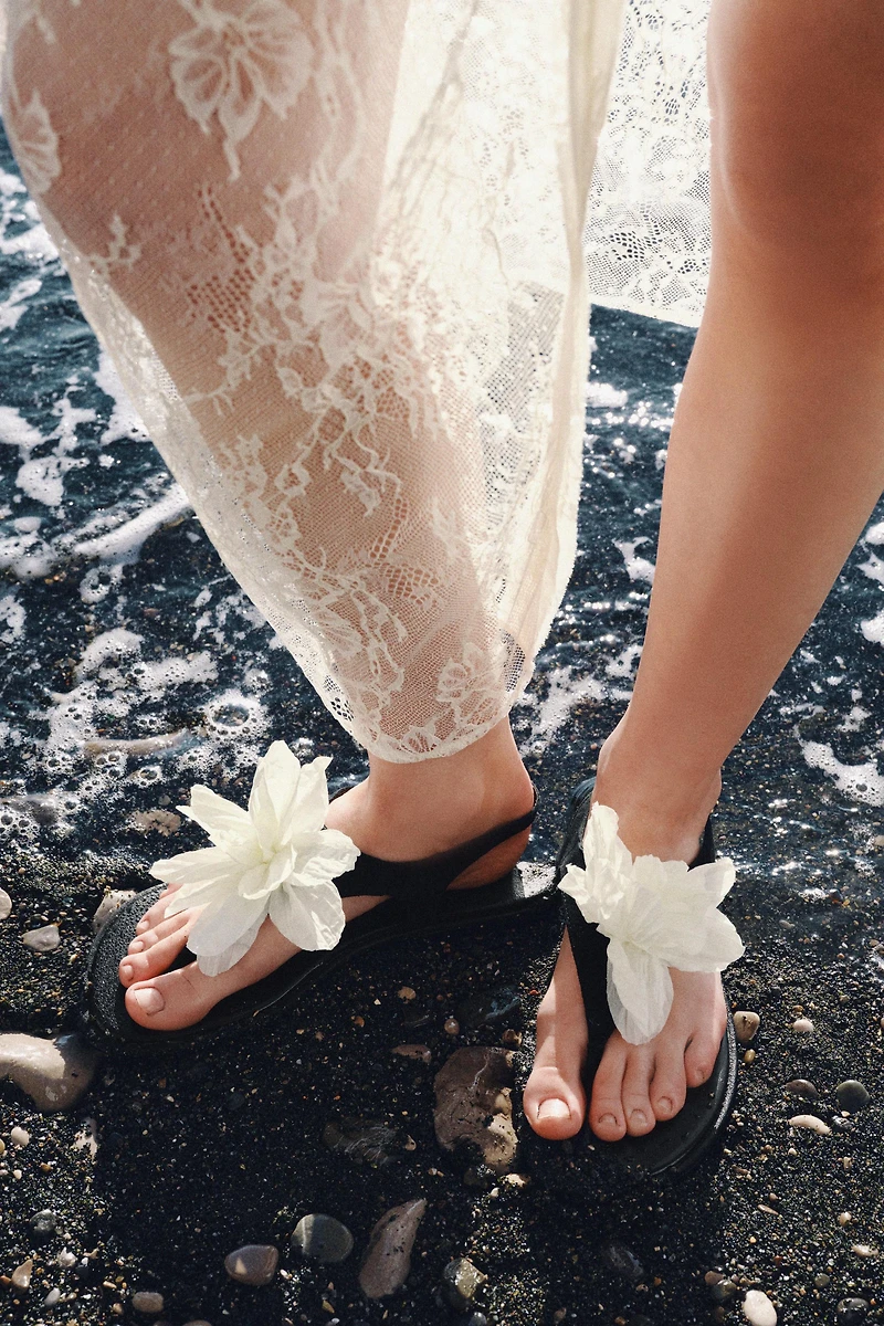 FLORAL FLAT SANDALS
