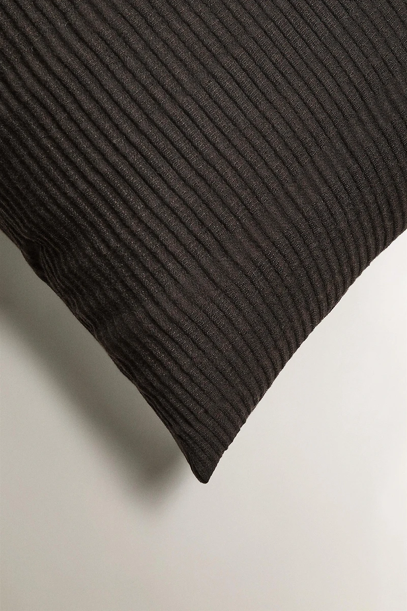 GATHERED QUILT THROW PILLOW COVER
