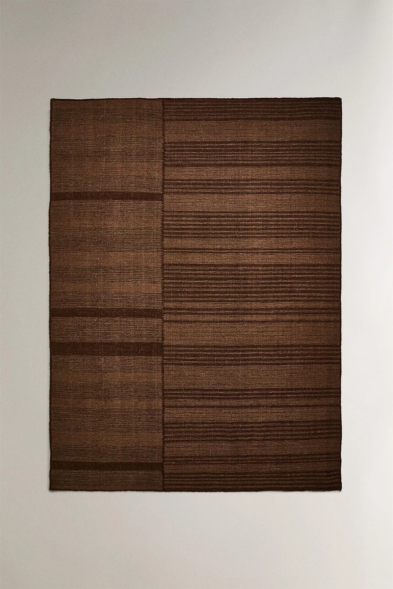 WOOL AREA RUG WITH CONTRASTING LINES