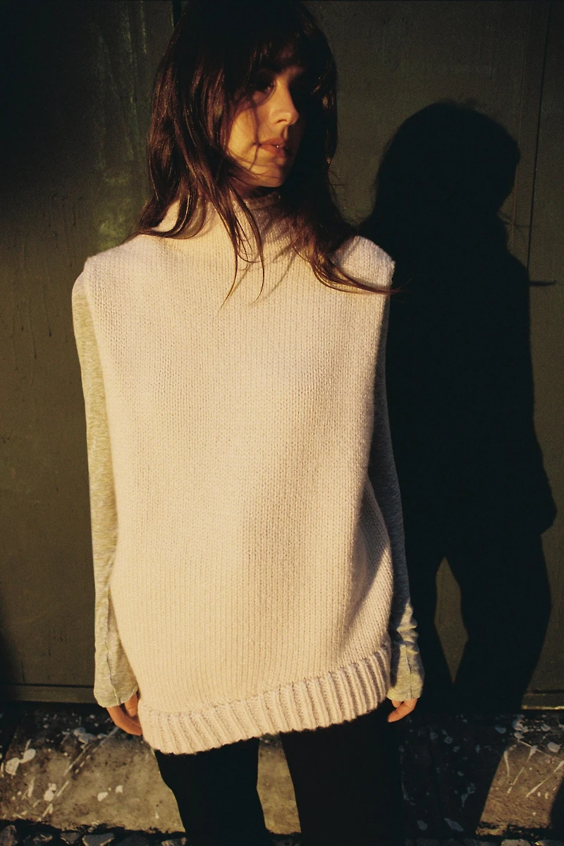 ASYMMETRIC KNIT VEST