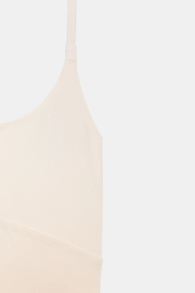 SEAMLESS HALTER TOP