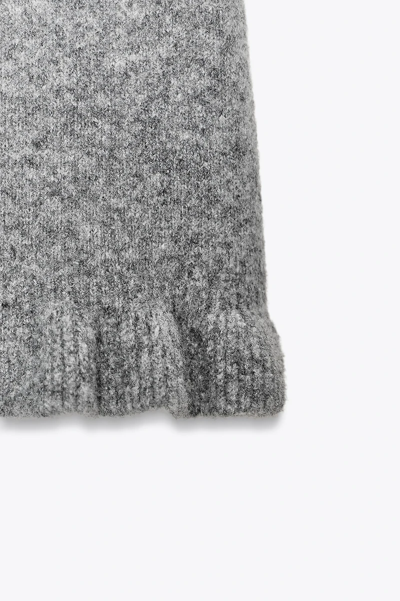 PULL EN MAILLE MANCHES COURTES À VOLANTS