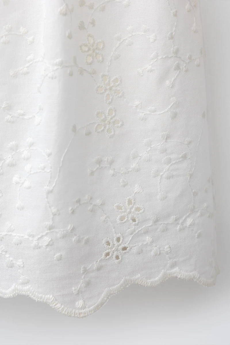 ROBE À FLEURS BRODÉES