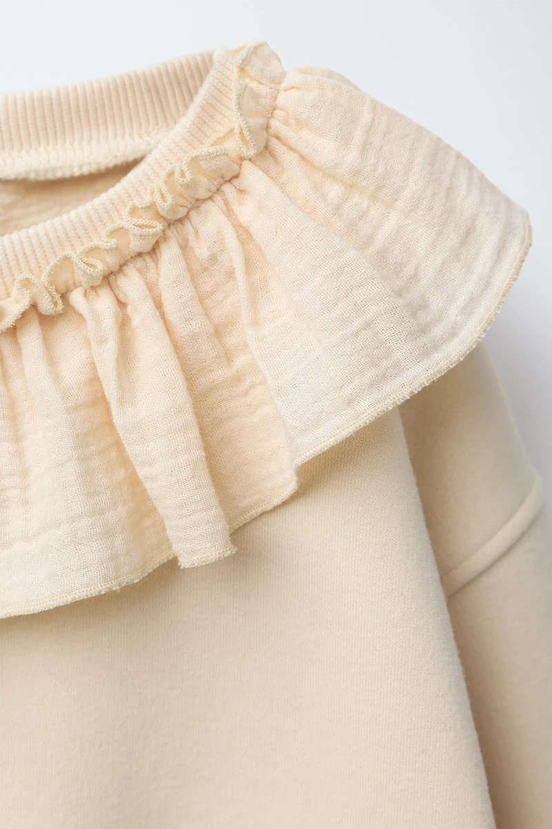 RUSTIC FRILL COLLAR SWEATSHIRT
