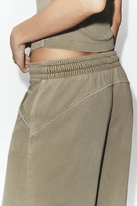 PANTALON EN MOLLETON EFFET DÉLAVÉ