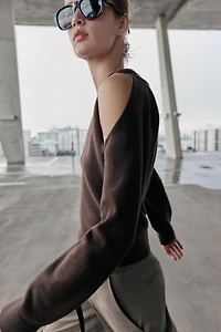 CUT-OUT KNIT JUMPER