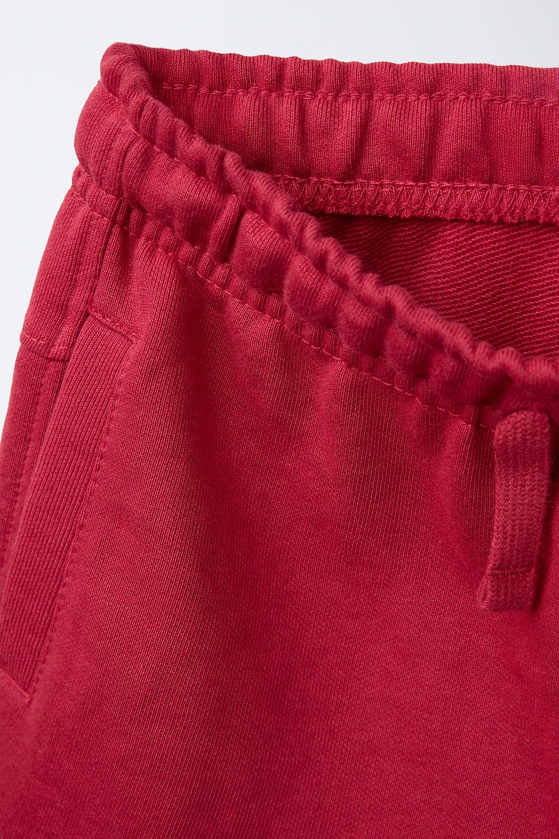 STRAIGHT FIT EMBOSSED TEXT TERRY SHORTS