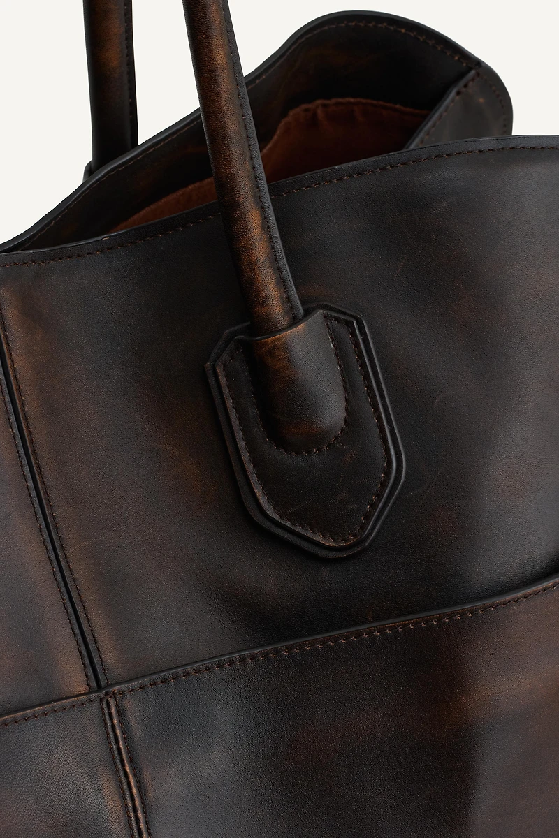 LIMITED EDITION LEATHER SHOULDER BAG