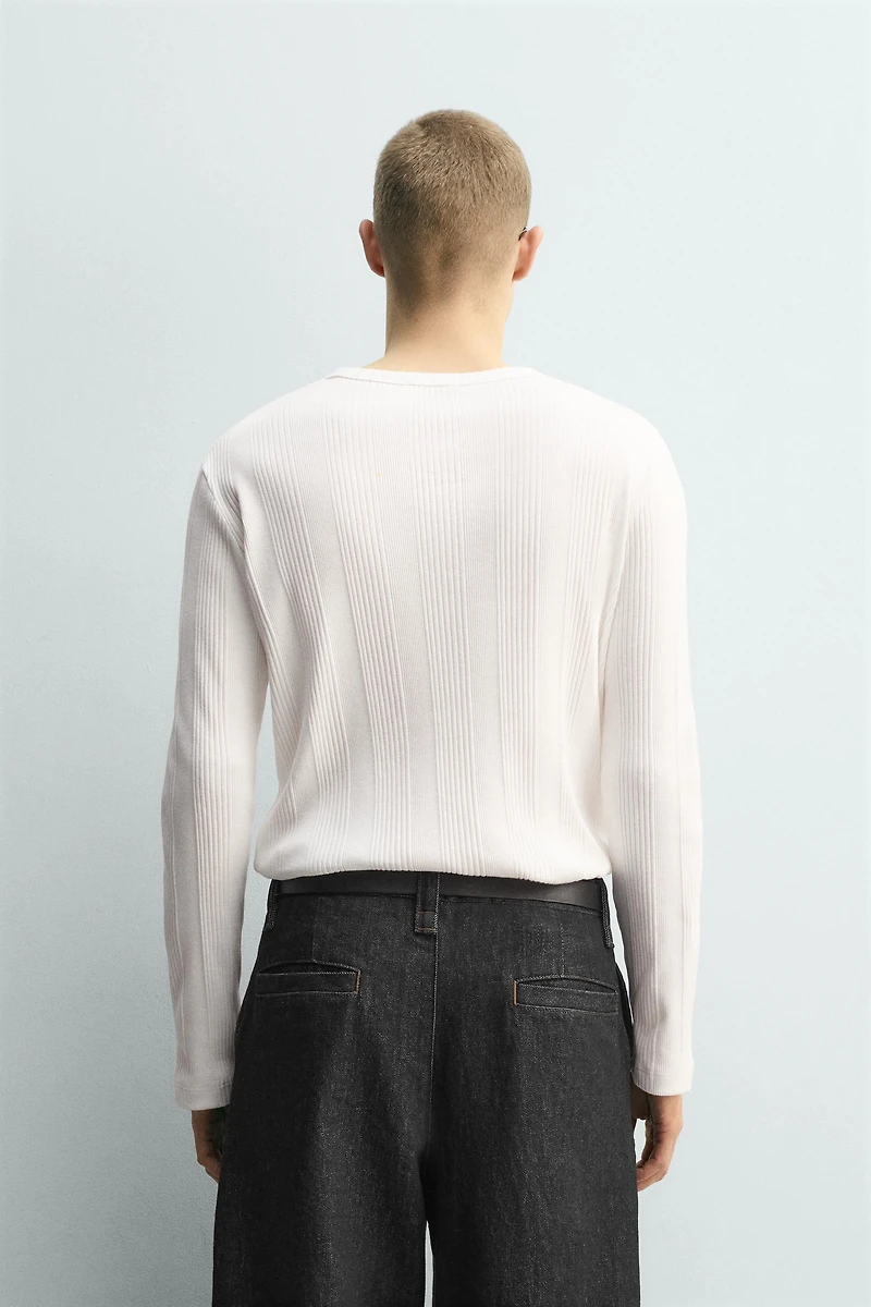 TEE-SHIRT COL TUNISIEN STRUCTURÉ