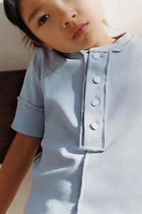 OVERLOCK BUTTON T-SHIRT