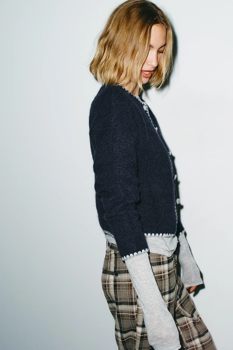 CONTRAST EMBROIDERY CARDIGAN