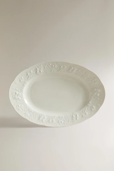 PLAT EN PORCELAINE RAISIN