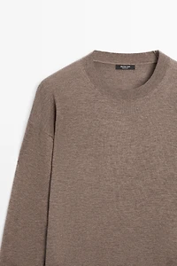 Fine knit round neck sweater