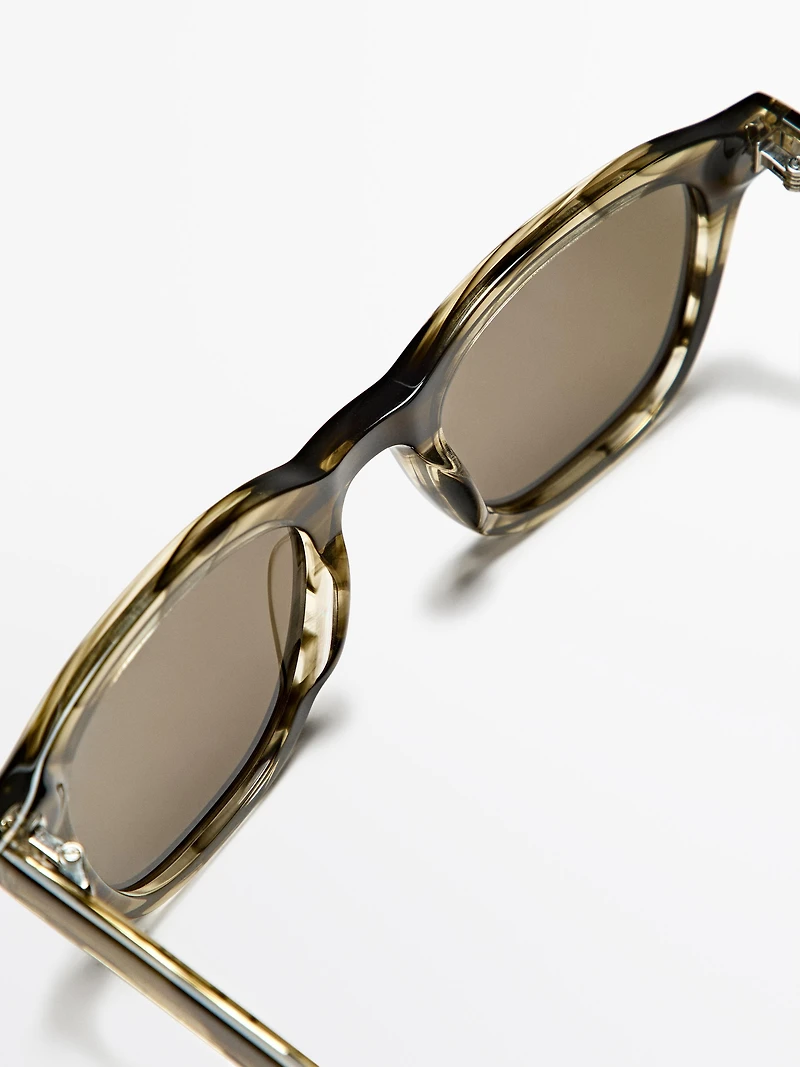 Rectangular tortoiseshell-effect sunglasses