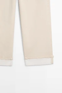 Straight-leg jeans with turn-up hems