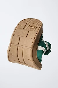 RETRO BAREFOOT SNEAKERS