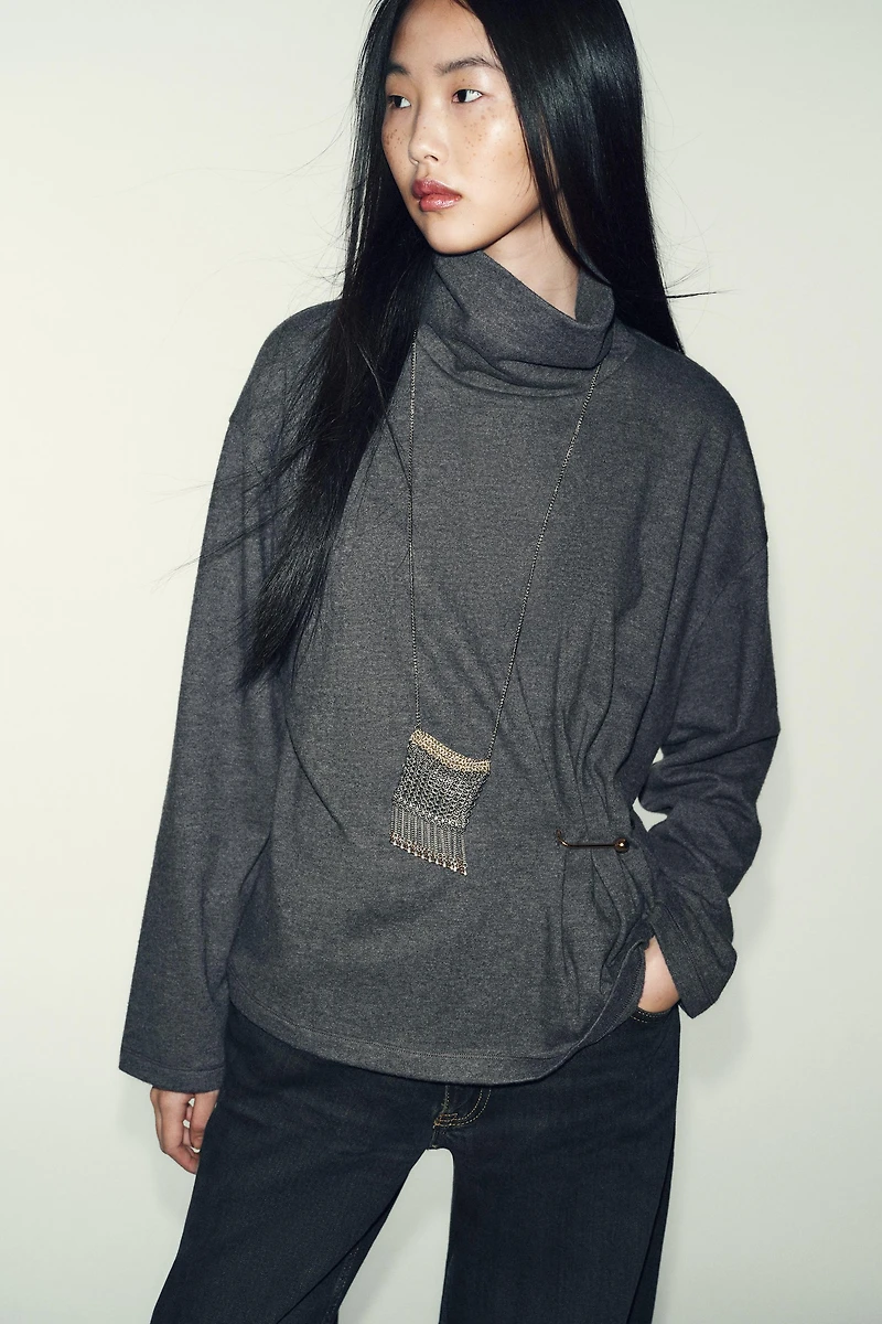 SOFT METAL APPLIQUÉ TOP