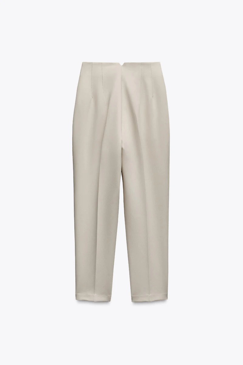 PANTS WITH A HIGH WAIST