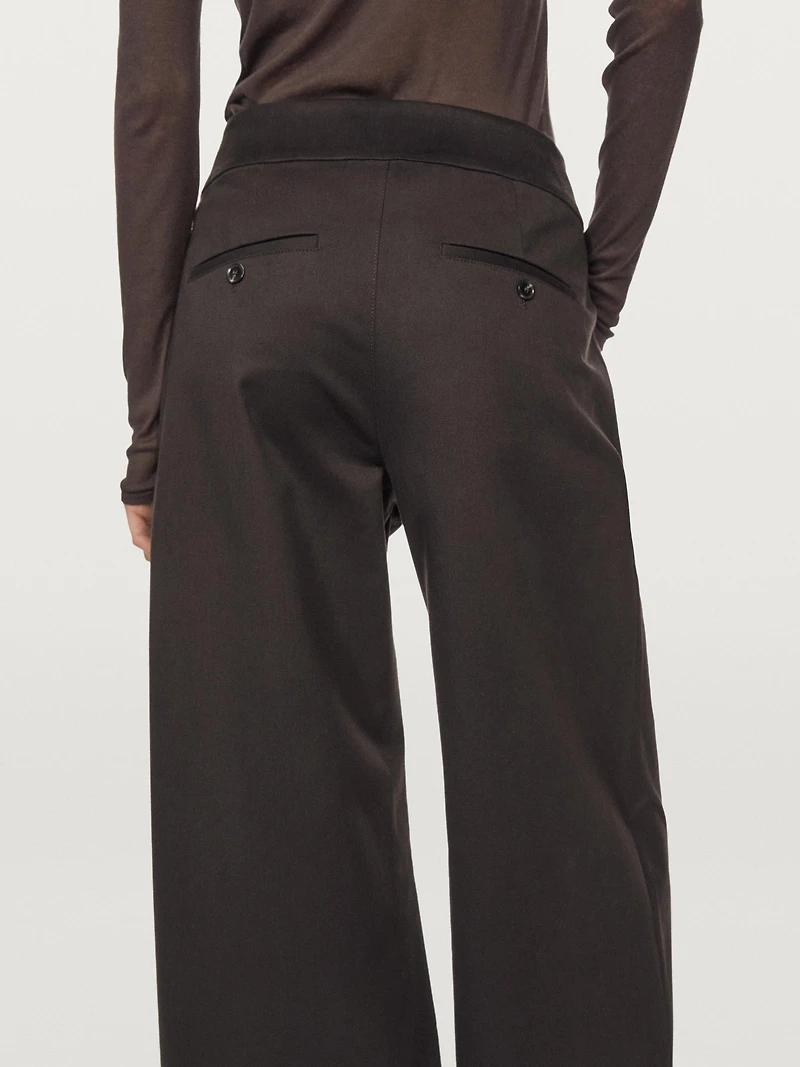 Wide-leg pleated trousers