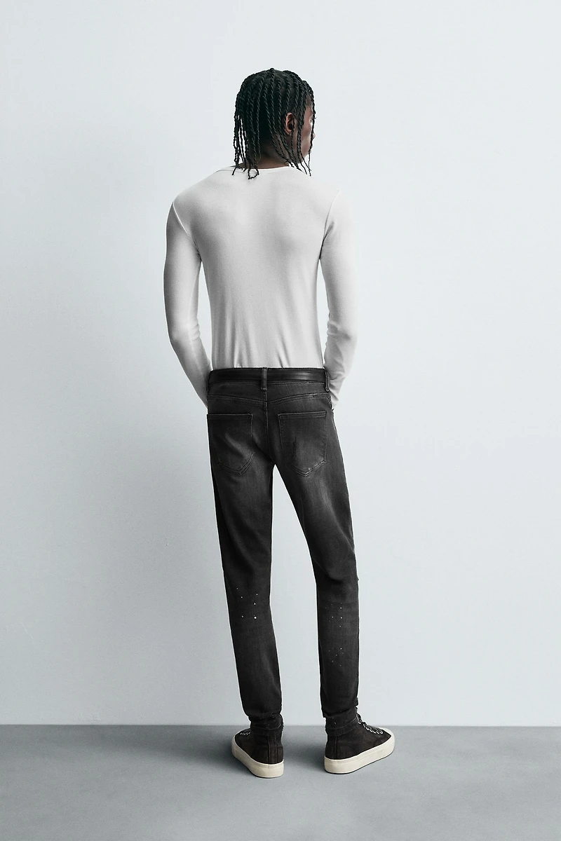 RIPPED SKINNY FIT JEANS