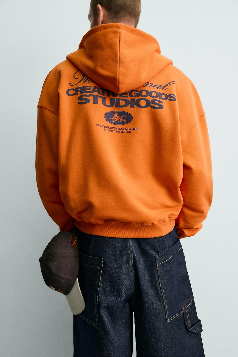 CONTRASTING TEXT ZIP HOODIE