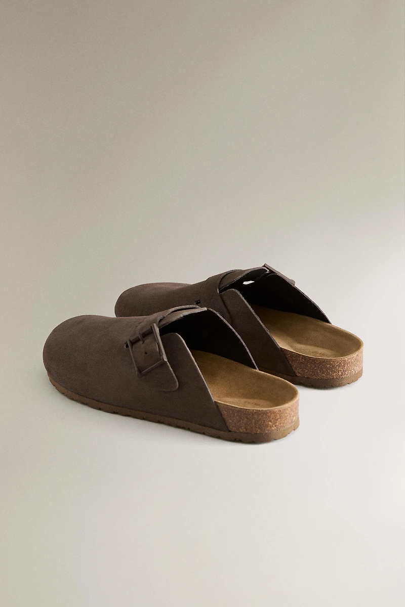 SABOT CUIR BOUCLE DÉTAIL SURPIQÛRE