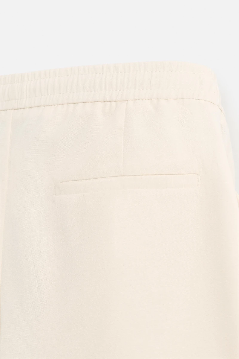 TEXTURED REGULAR FIT SHORTS