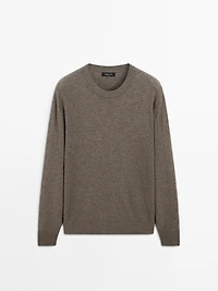 Crew neck knit sweater