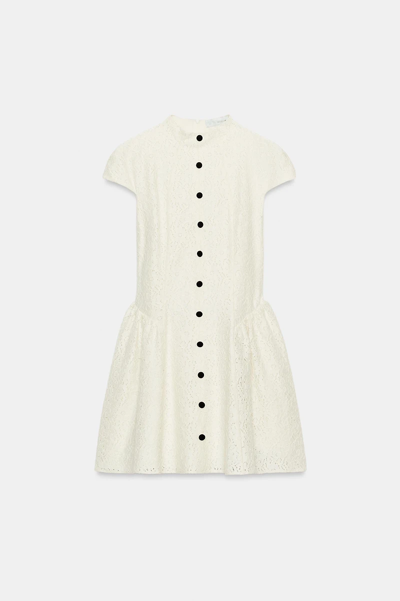 ROBE COURTE EN DENTELLE À BOUTONS CONTRASTE