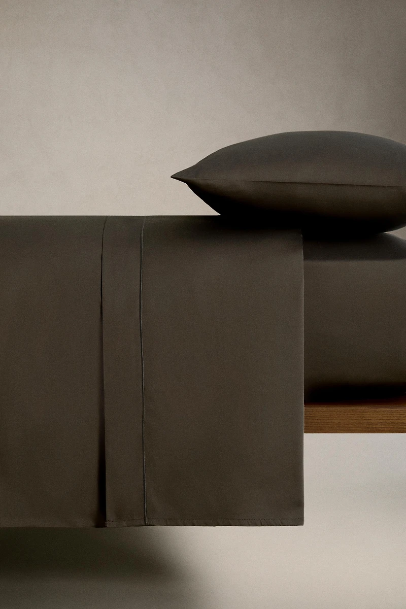 SATEEN FLAT SHEET WITH FESTOON DESIGN (300 THREAD COUNT)