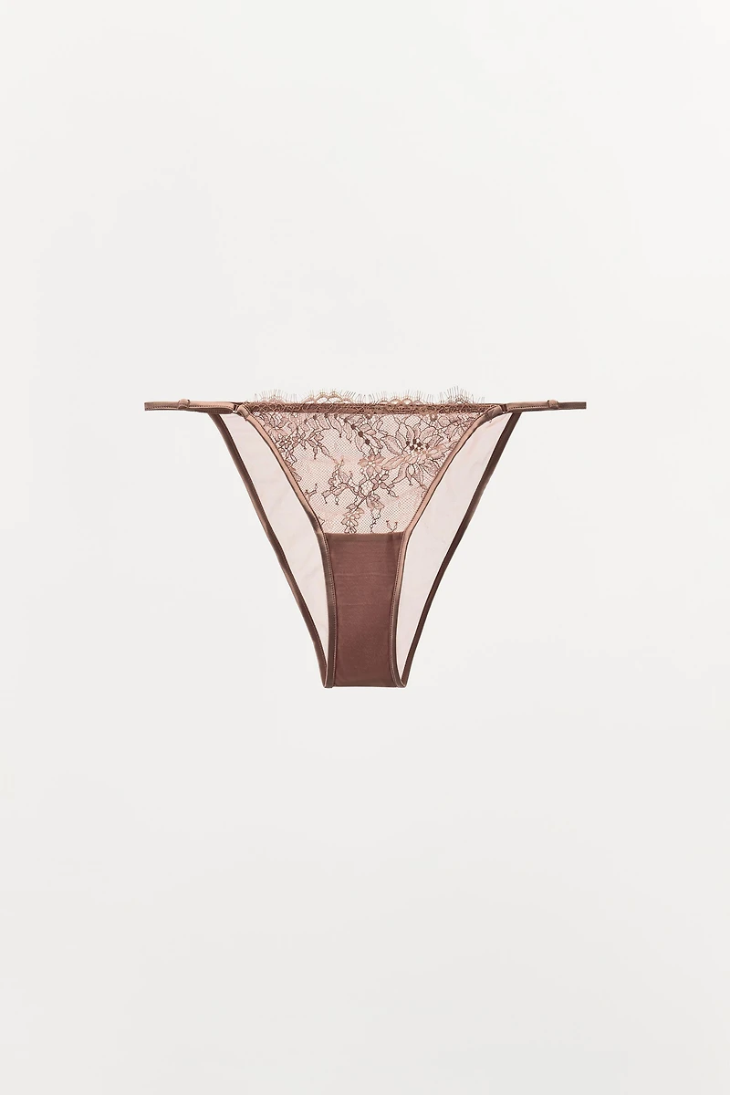 CULOTTE DENTELLE BRODERIES FLEURS