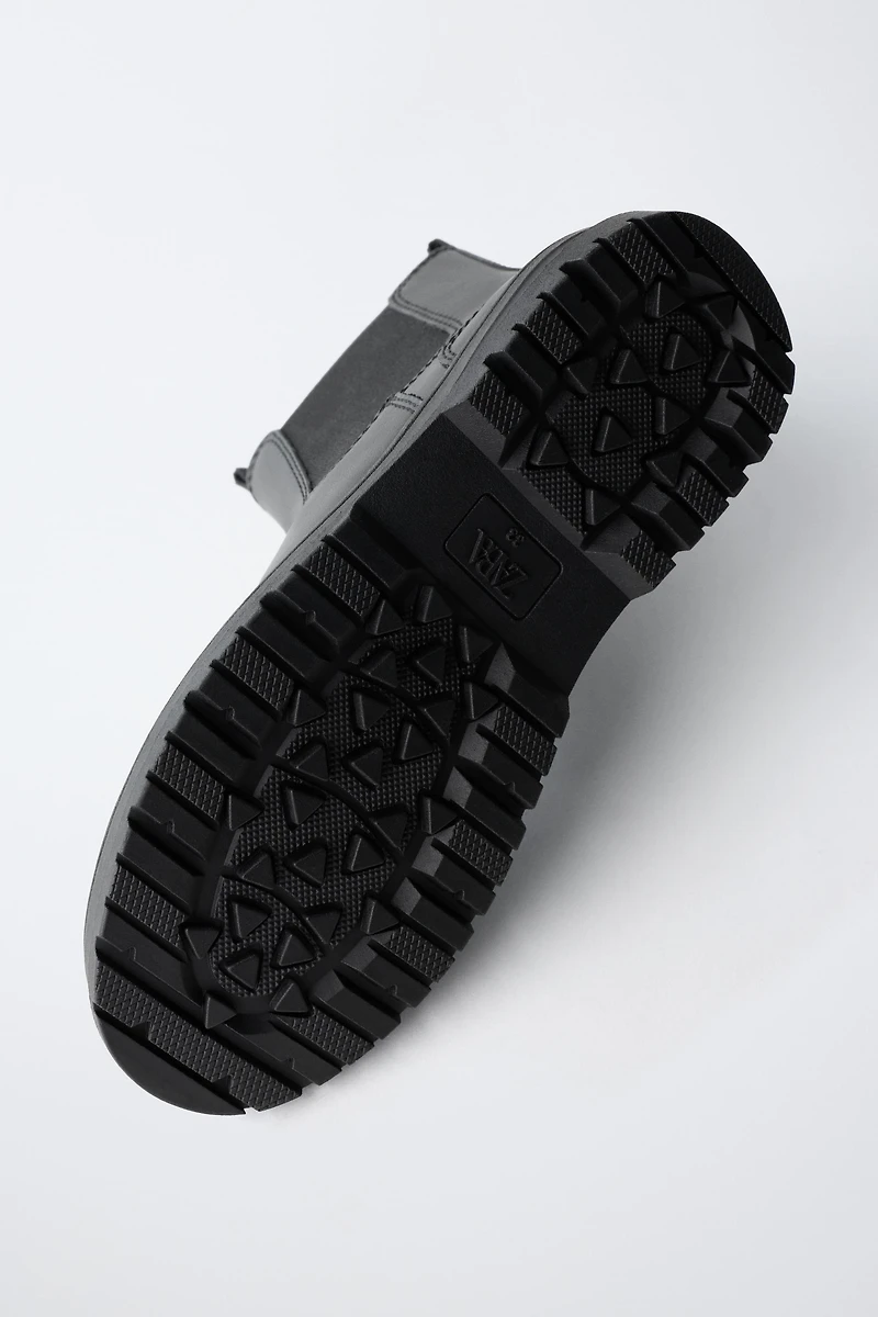 CHELSEA BOOTS